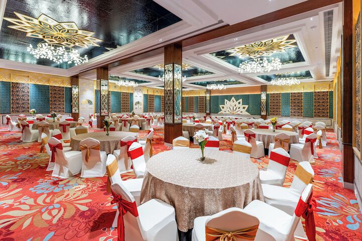 Ballroom/Hall 56 of 74