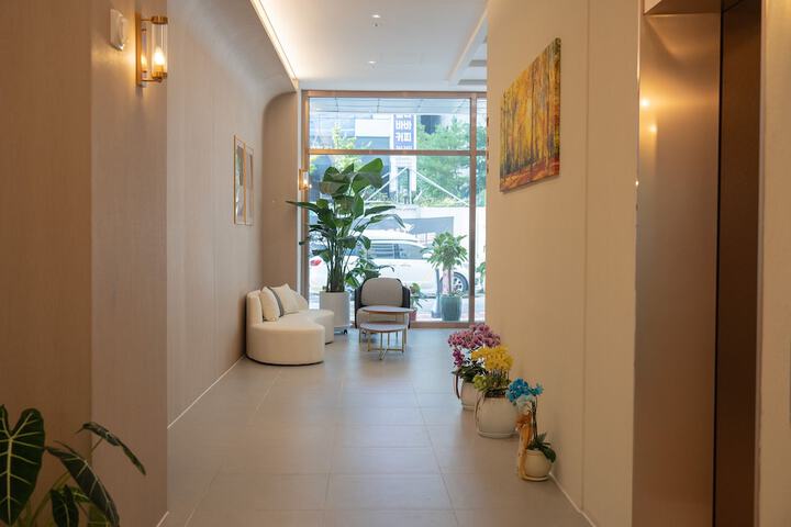 Ballroom/Hall 43 of 51
