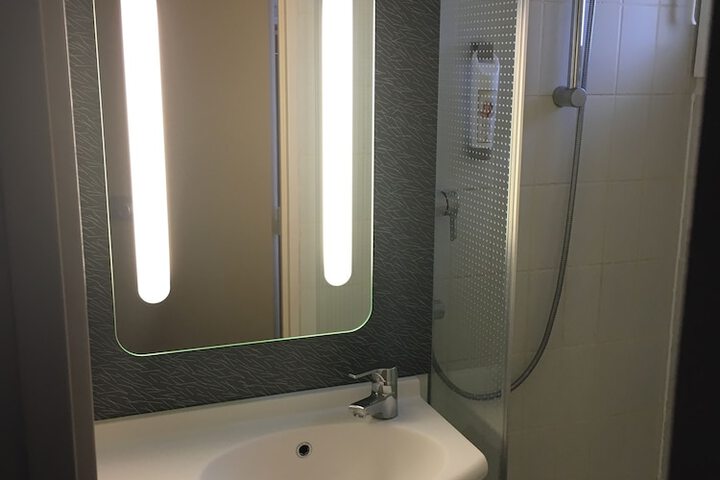 Room 34 of 63