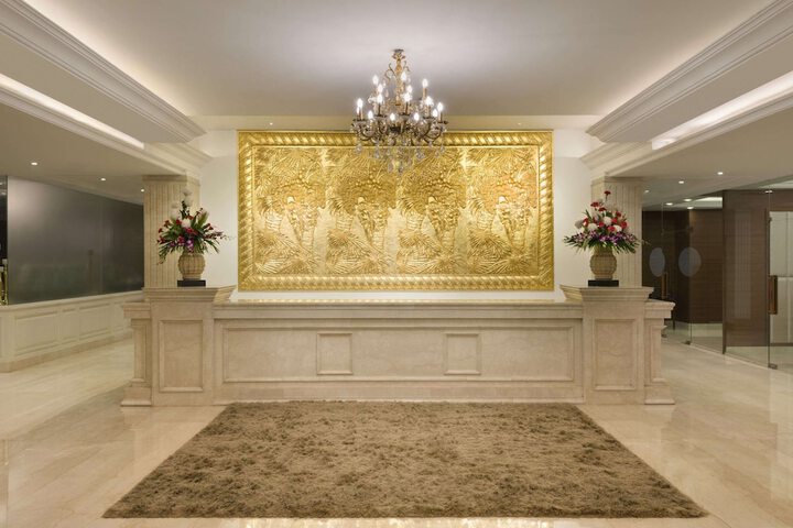 Entrance & Lobby