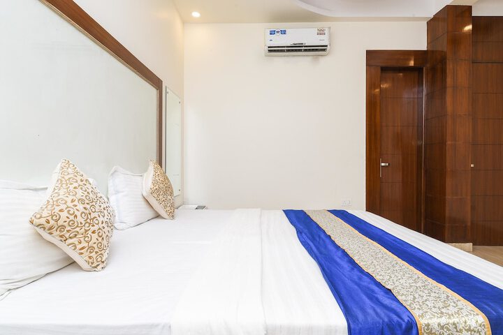 Room 4 of 15