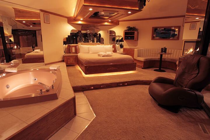 Room 7 of 42