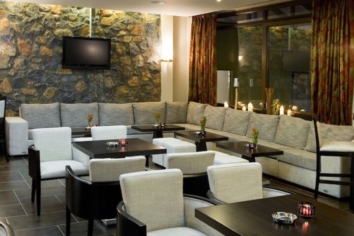 Entrance & Lobby