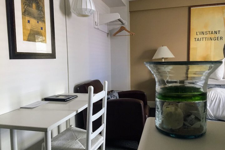Room 35 of 168