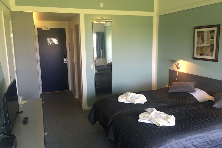 Room 6 of 40