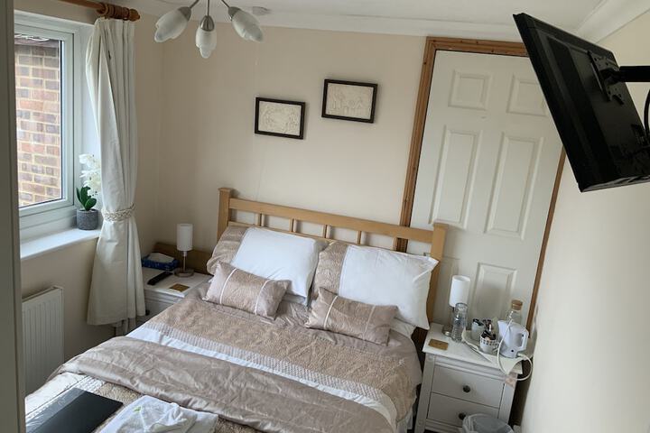 Room 6 of 43