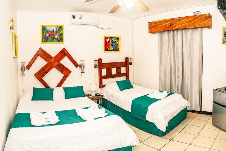 Room 4 of 80