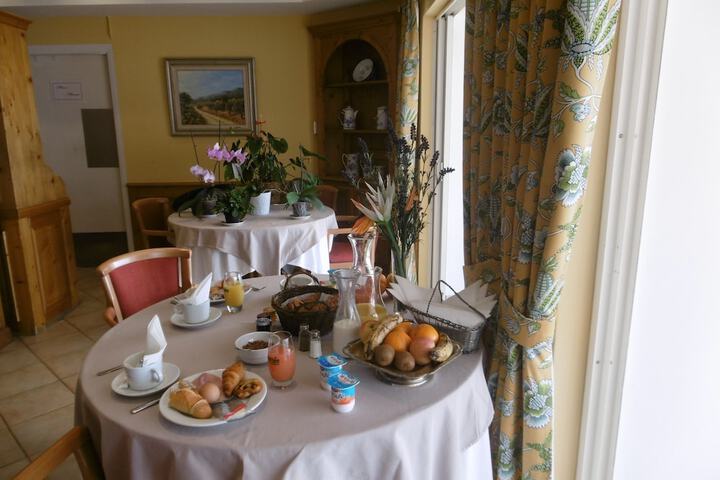 Breakfast area