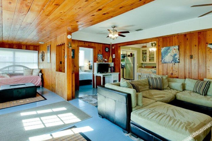 Katie s Beach Bungalow by RedAwning in Bradenton Beach, FL