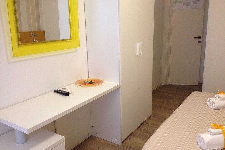 Room 8 of 32