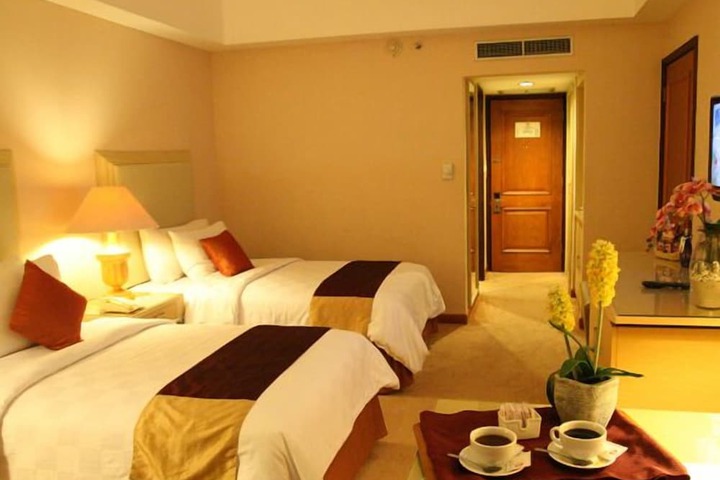 Room 8 of 35