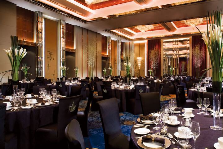 Ballroom/Hall 81 of 102