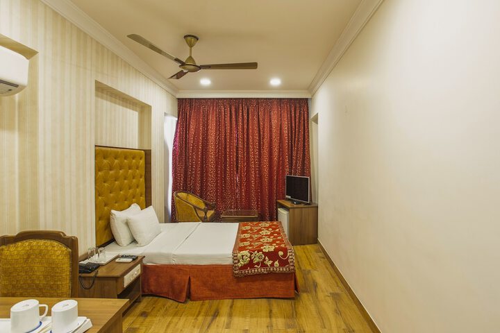 Room 8 of 37