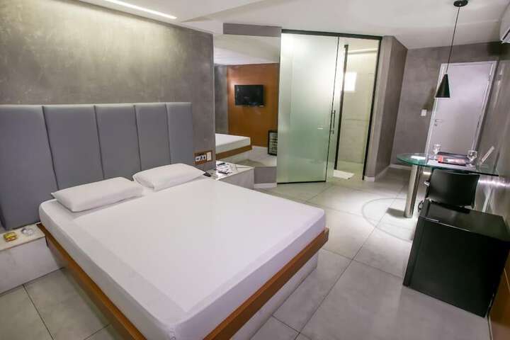 Room 5 of 12