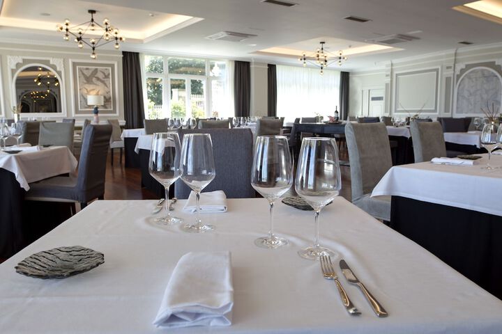 Dining 66 of 121