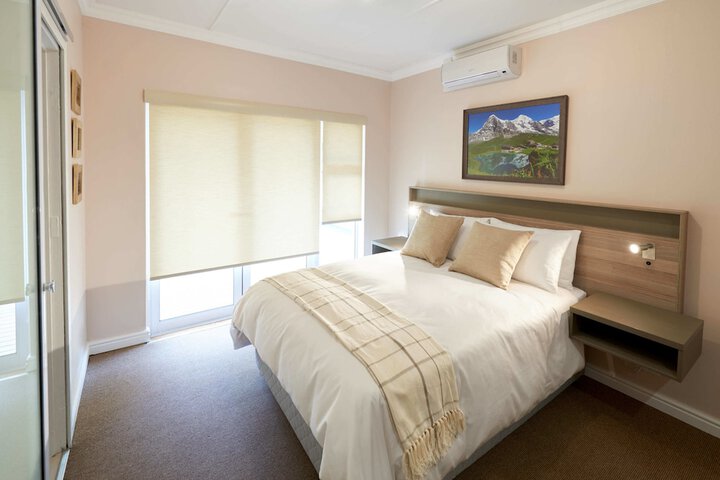Room 6 of 24