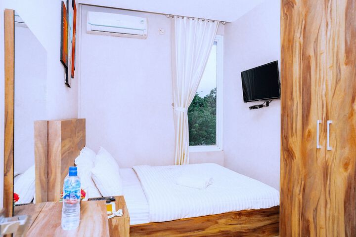 Room 12 of 43