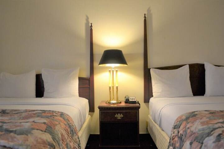 1 King Bed (2 of 3)