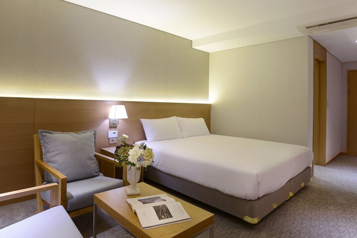 Room 4 of 69