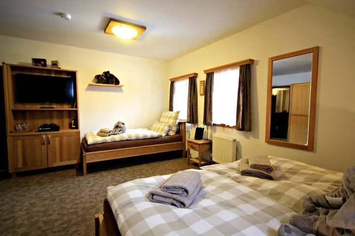 Room 2 of 19