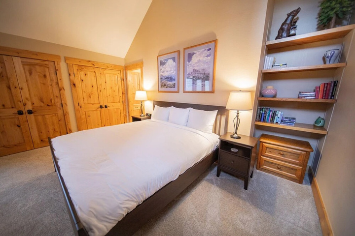 Room 6 of 18
