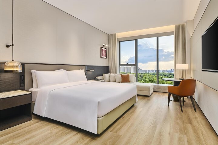 Room 70 of 93