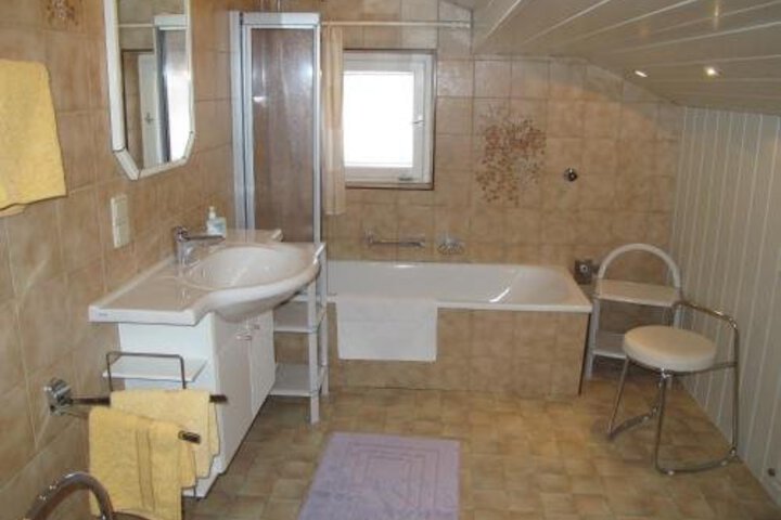Room 7 of 12