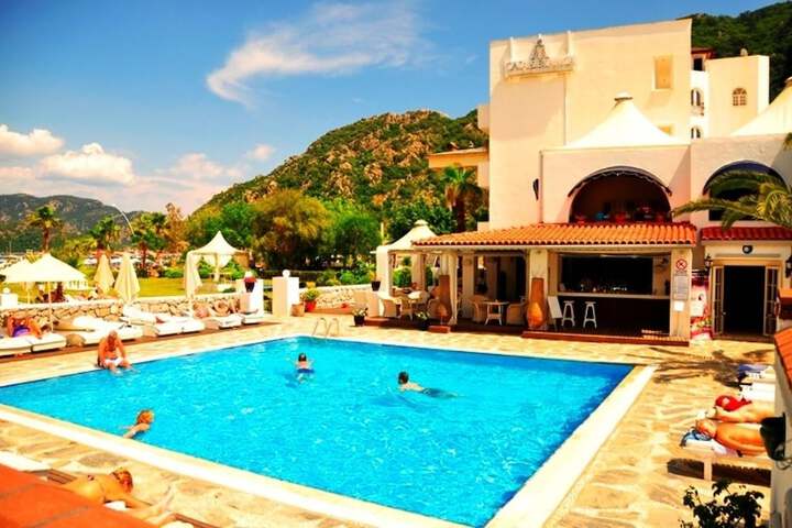Hotel with Pool