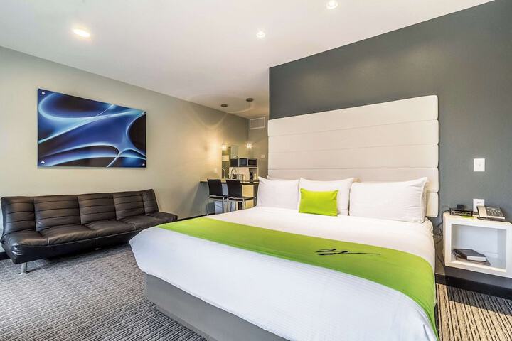 1 King Bed (3 of 11)