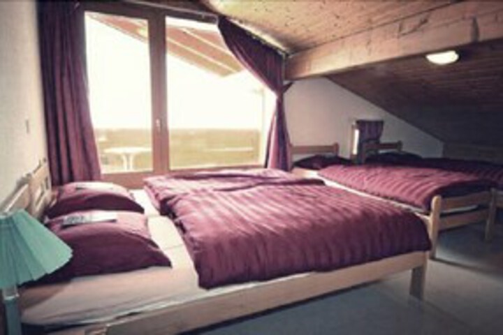 Room 9 of 11