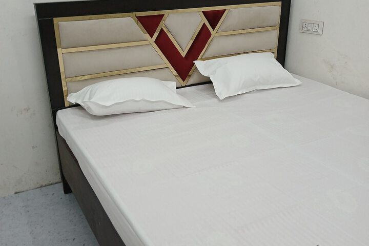 Room 10 of 20