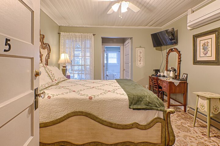 Room 5 of 39