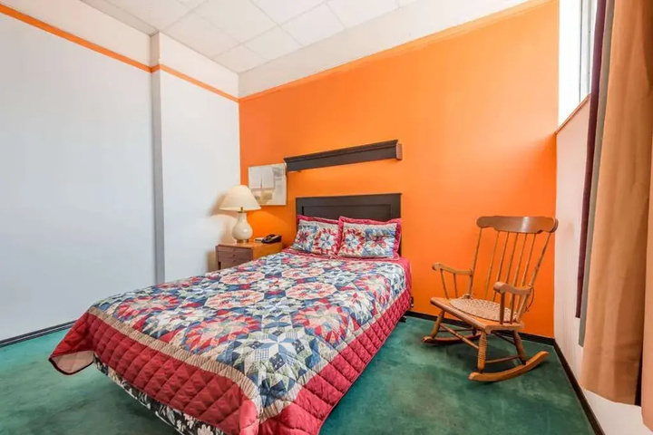 Room 4 of 13