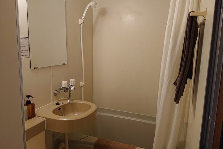 Room 14 of 28