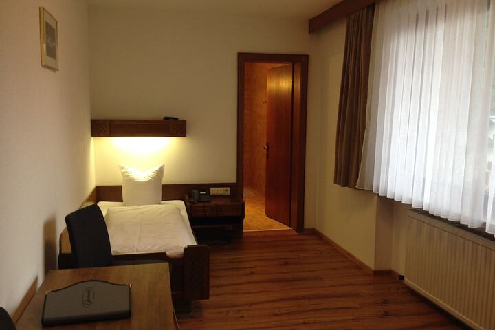 Room 16 of 65