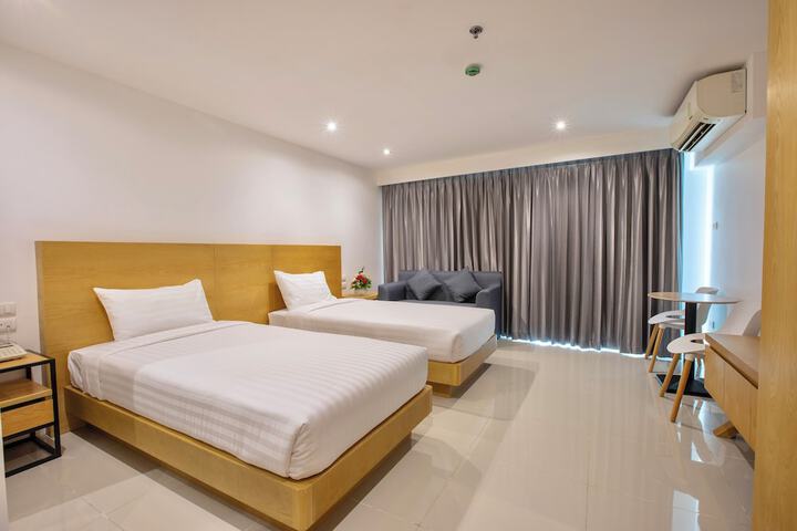 Room 7 of 120