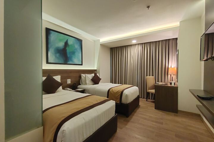 Room 6 of 34