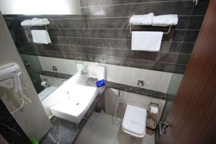 Room 5 of 39