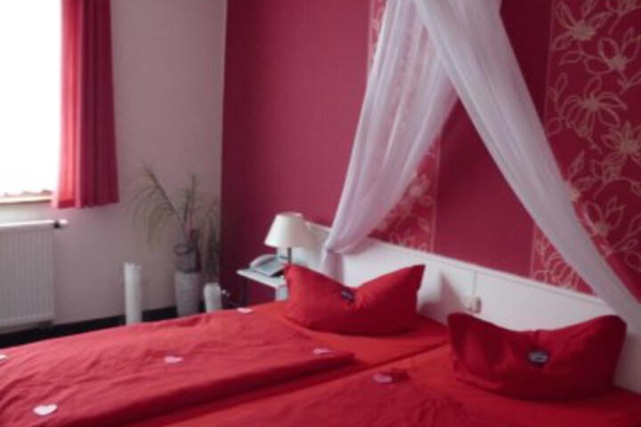 Room 7 of 33