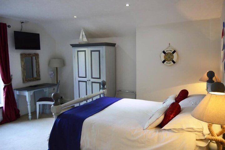 Room 2 of 38