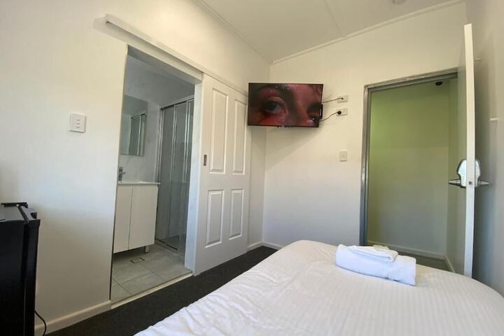 Room 2 of 16