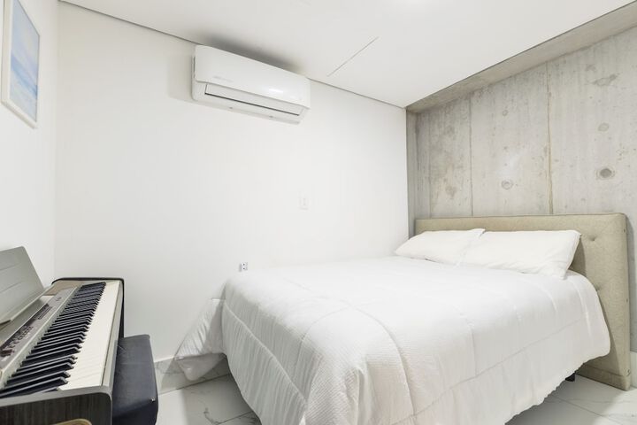 Room 14 of 169