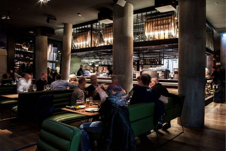 Lobby lounge