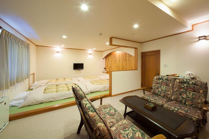 Room 11 of 33