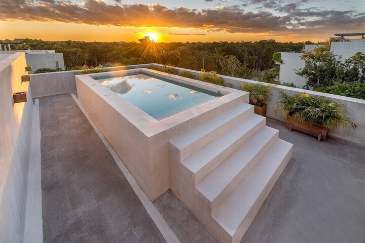 Pool 13 of 22