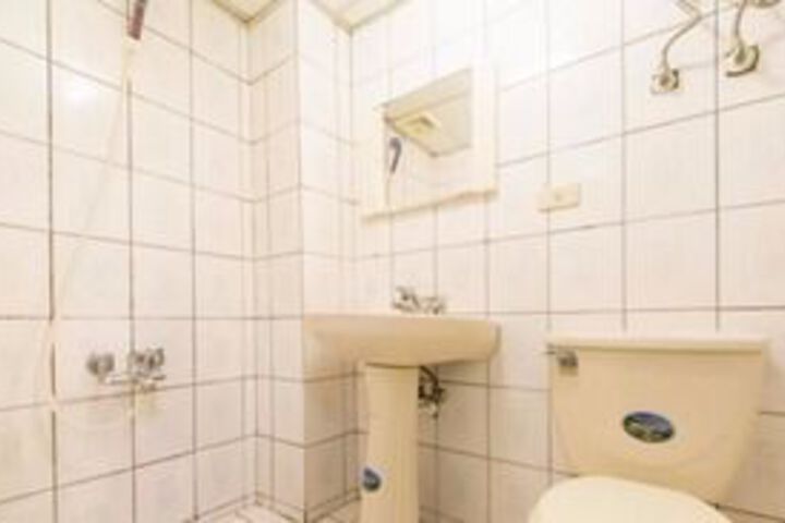 Room 4 of 118