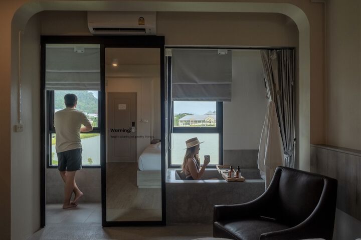Room 10 of 90