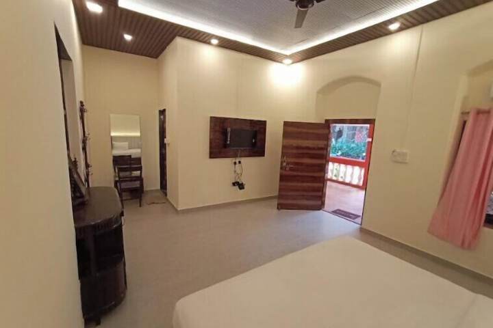 Room 8 of 25