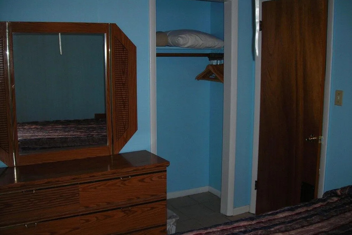 Room 4 of 19