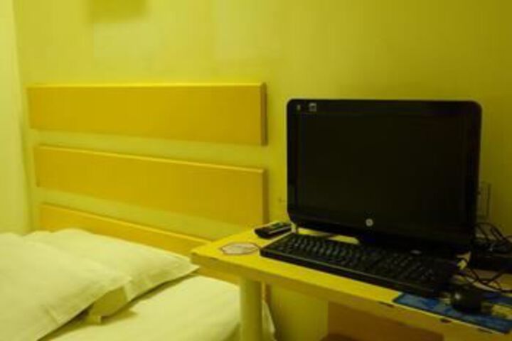 Room 16 of 38